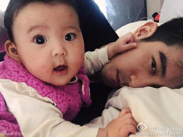 贾静雯女儿吃饭超激萌