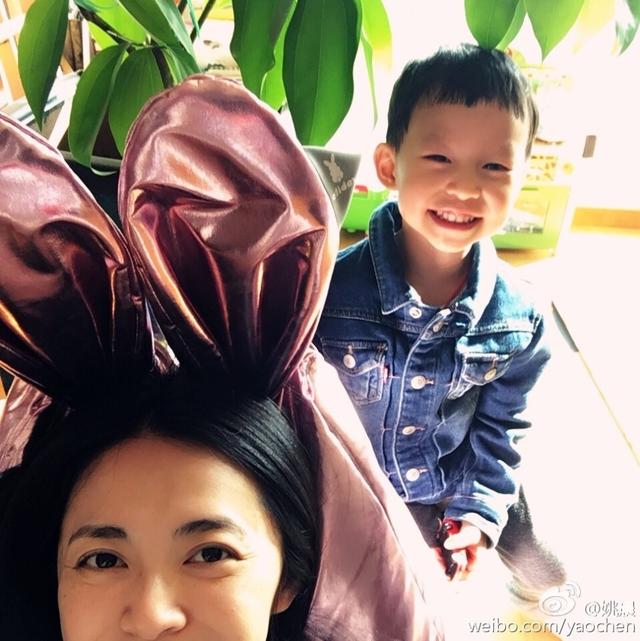 姚晨晒与儿子土豆的美照