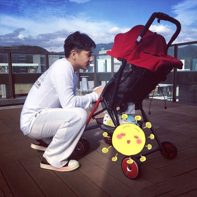 欧弟老婆晒喂女儿吃柠檬照