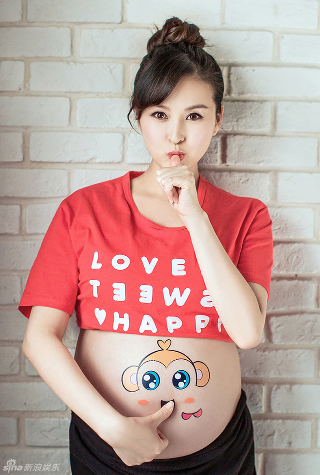 戴娇倩首曝孕照