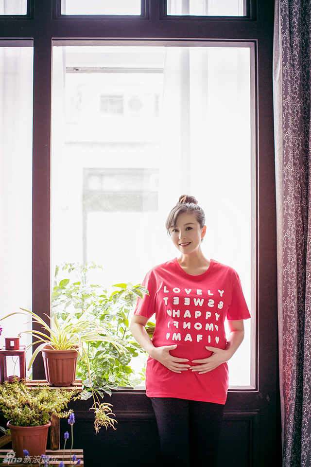 戴娇倩首曝孕照