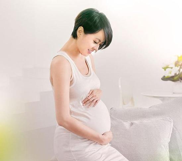 汤唯拍大肚照成大妈？她们的孕照才叫好看！