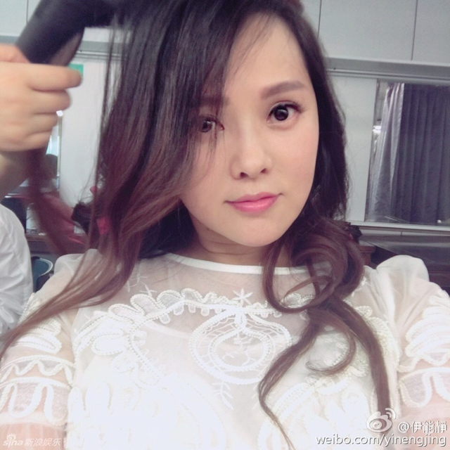 47岁伊能静大肚拍孕照