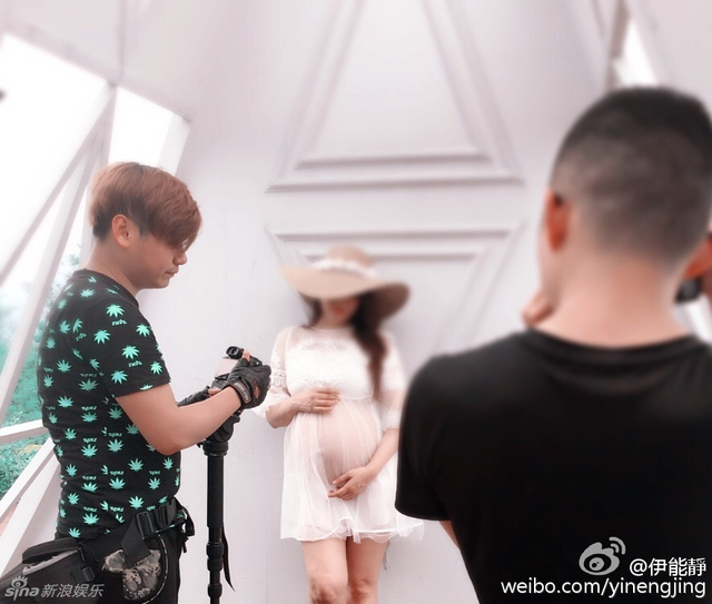 47岁伊能静大肚拍孕照