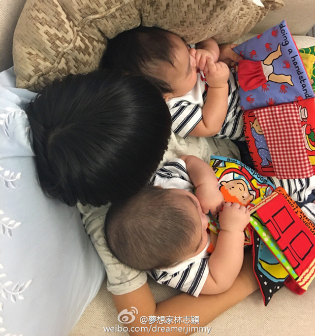 林志颖双胞胎儿子萌照