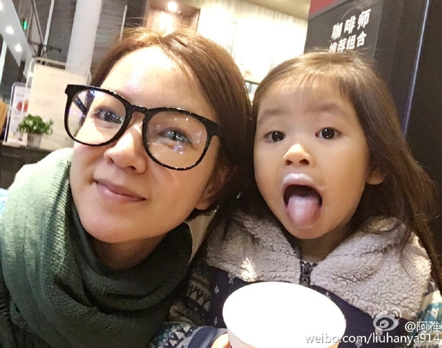 阿雅一家三口首度曝光