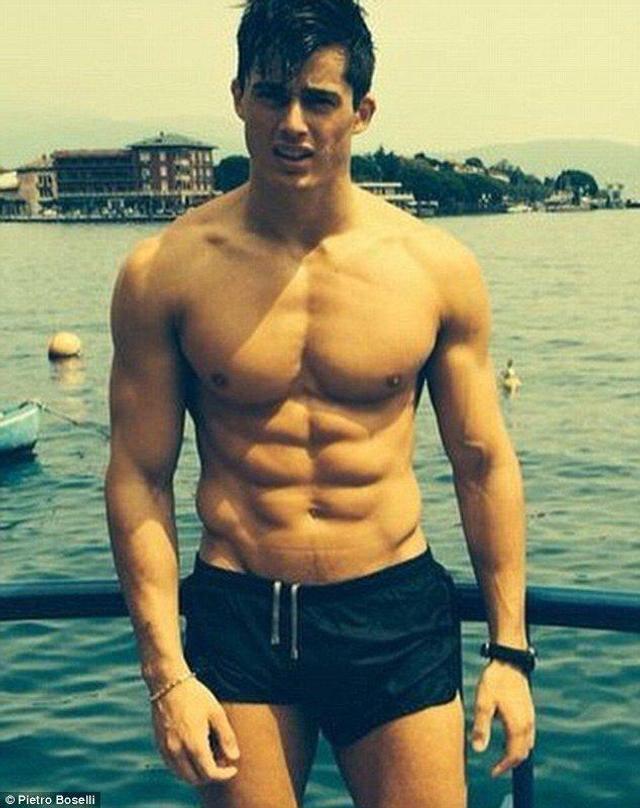 数学老师成肌肉男