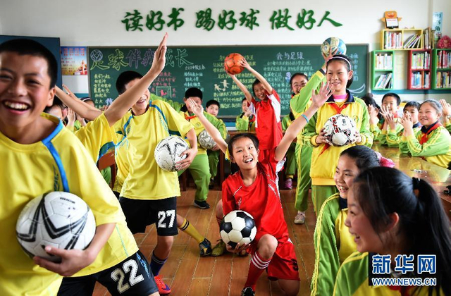 组图:校园足球点亮中国梦