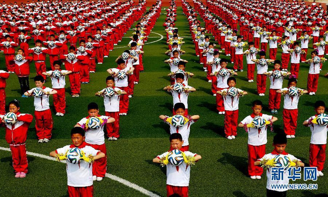 组图:校园足球点亮中国梦