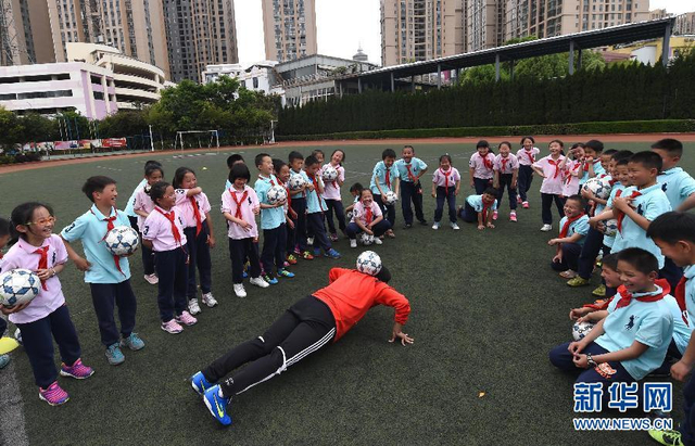 组图:校园足球点亮中国梦