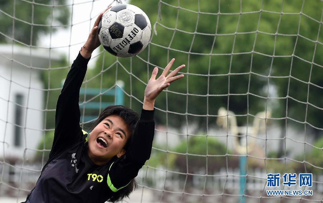 组图:校园足球点亮中国梦