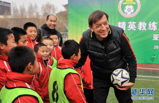 组图:校园足球点亮中国梦