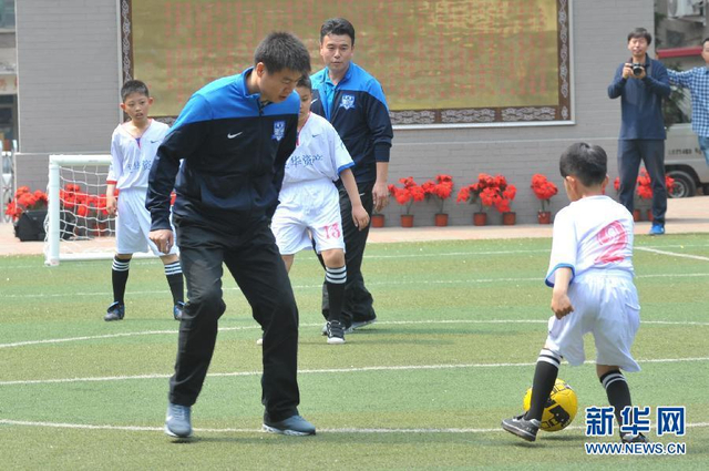 组图:校园足球点亮中国梦