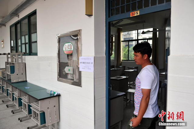 南昌涉事考点：疑似替考考生准考证遗留考场