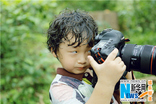 《爸爸3》萌娃掌镜当导演 诺一依偎康康肩头