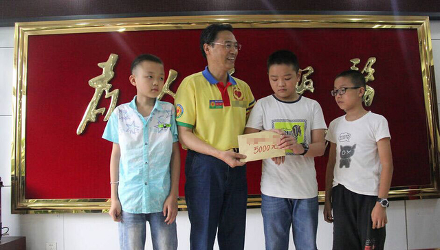 组图：3名小孩扶老人被讹 获5000元