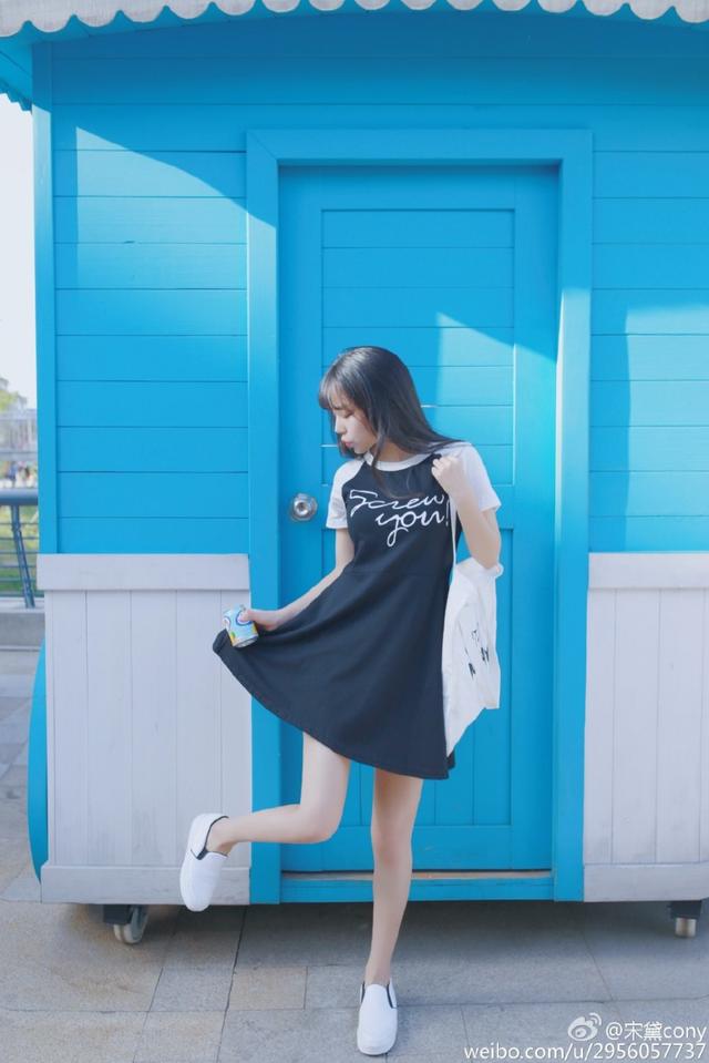 长大校花晒清纯写真 变元气少女活力十足