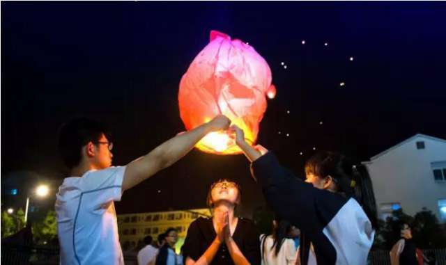 组图：“高考工厂”的盛况与隐忧