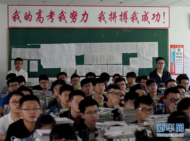 组图：“高考工厂”的盛况与隐忧