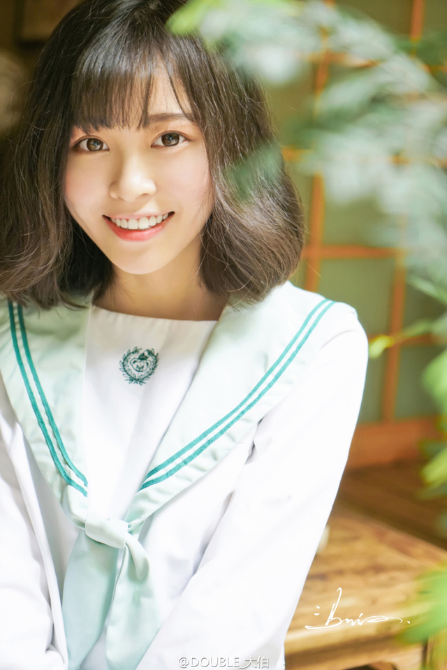 川大校花制服清纯写真