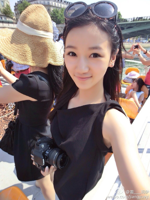 北舞校花晒元气写真 娇俏可人星味儿十足