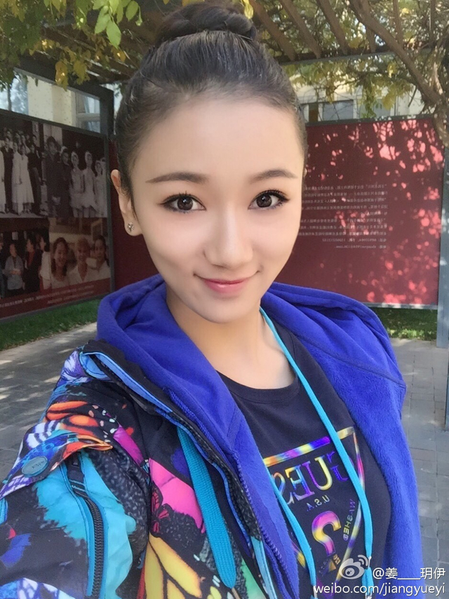 北舞校花晒元气写真 娇俏可人星味儿十足