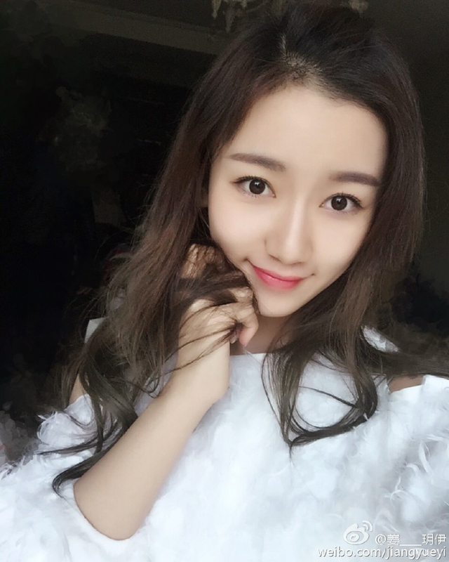 北舞校花晒元气写真 娇俏可人星味儿十足