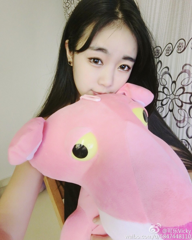96/96           国家二级田径运动员可乐vicky在微博上晒出无辜性感