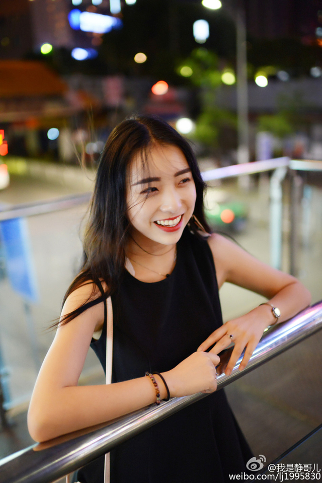 48/88           就读于贵州大学的校花我是静哥儿在微博晒出清新