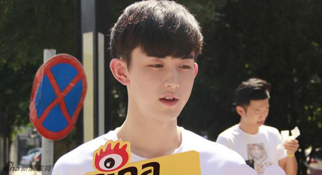 今年刚满18岁的郭俊辰,通过演出《太子妃升职记》杨严正式出道,这个乖