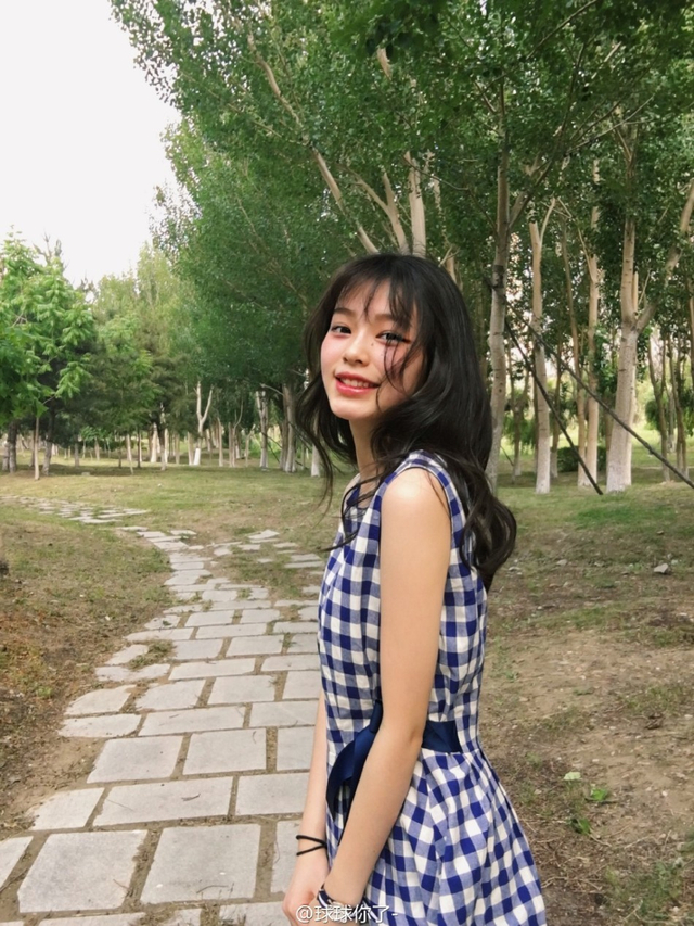 45/76就读于沈阳音乐学院的校花球球你了-在微博晒出唯美写真,肤白如