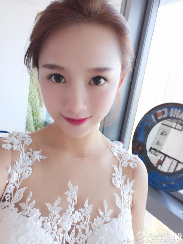 南艺女神晒一字马写真 性感火辣甜美秀