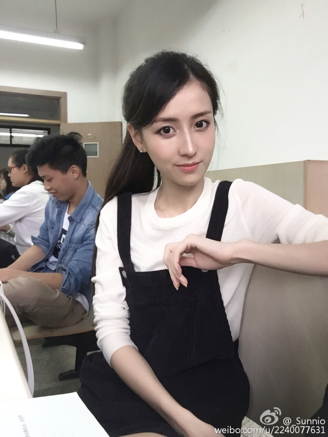 33/96浙传95后气质女神_sunnio在微博晒出清新唯美
