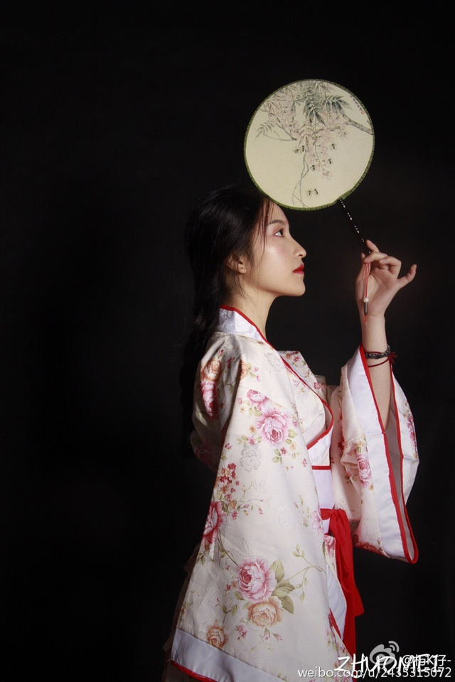 组图：艺考女生晒写真 清纯无敌酷似Angelababy