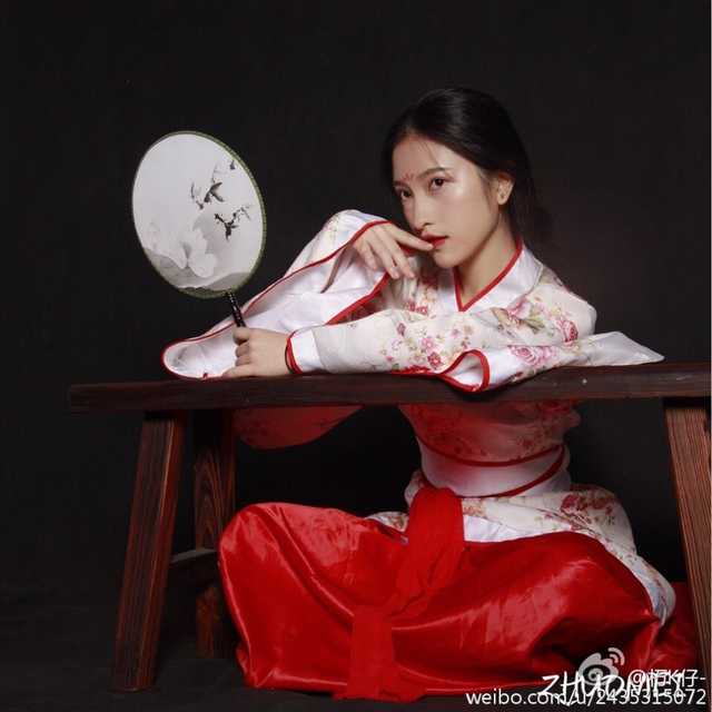 组图：艺考女生晒写真 清纯无敌酷似Angelababy