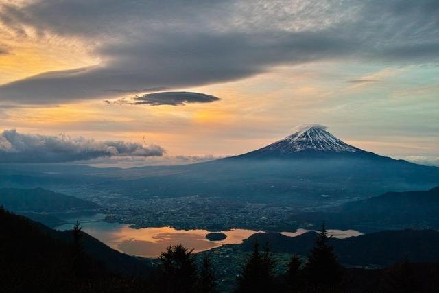 日本攝影師鏡頭下的多面富士山