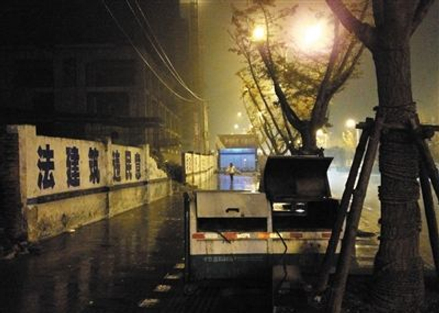 发现“闷死”男孩的垃圾箱已被运走