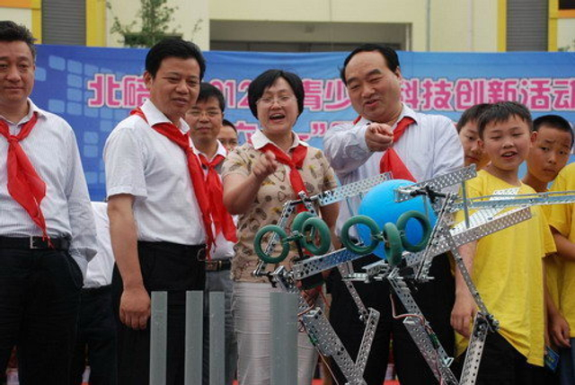 雷政富昔日工作照曝光