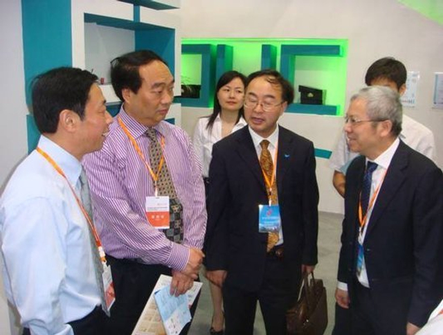 雷政富昔日工作照曝光