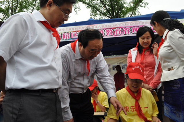 雷政富昔日工作照曝光