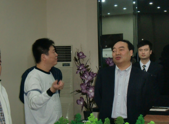 雷政富昔日工作照曝光