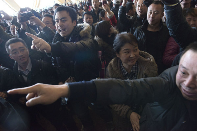 不能办理值机手续的旅客情绪激动