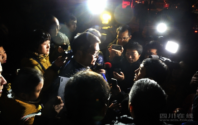 张贵英律师庭审后被记者围堵采访