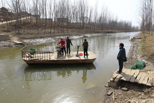 老观嘴村卫河上的一个小渡口