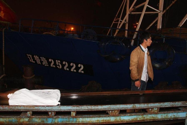 遭朝鲜扣押渔船与船员返回大连