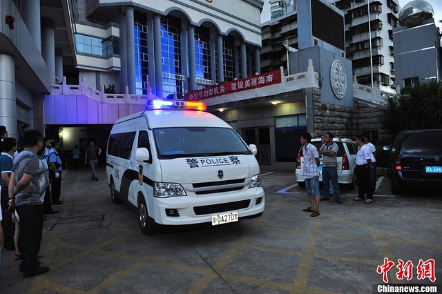 海南带女生开房校长一审获刑13年半