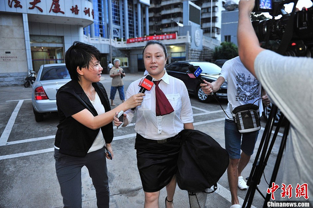 海南带女生开房校长一审获刑13年半