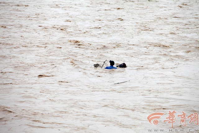 陕西渭河突然泄洪垂钓男子被冲走身亡