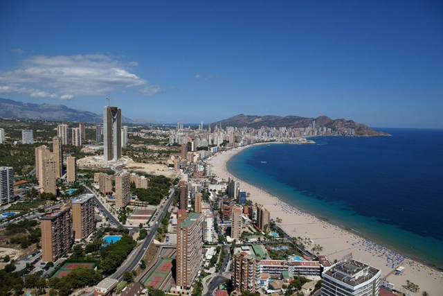 西班牙建47层居民楼竟忘设计电梯