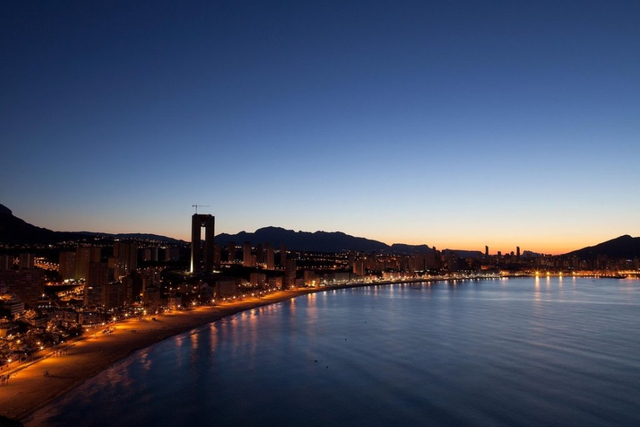 西班牙建47层居民楼竟忘设计电梯